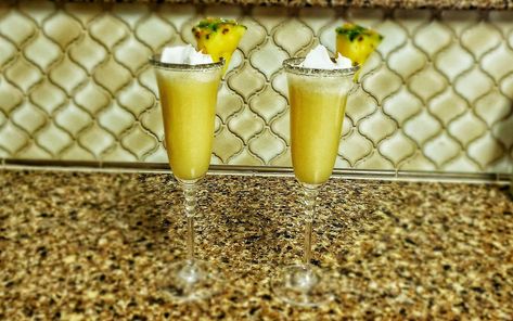 Dole Whip Mimosas are the Perfect Brunch Beverage Disneyland Treats, Disney Park Food, Disney Vacation Planner, Disney Treats, Brunch Drinks, Disney Recipes, Perfect Brunch, Dole Whip, Diy Disney