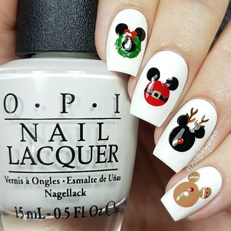 Shells Nails, Mouse Nail Art, Mickey Mouse Nail Art, Disney Christmas Nails, Disney Nail Designs, Nail Art Noel, Mickey Mouse Nails, Mickey Nails, Xmas Nail Art