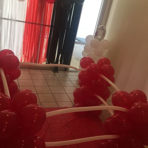 Balloon Boxing Ring Diy Boxing Ring Party, Boxing Balloon Ideas, Diy Boxing Ring, Boxing 1st Birthday Theme, Boxing Balloons, Boxing Party Decorations, Ufc Party, Boxing Theme Party Ideas, Rock Balboa