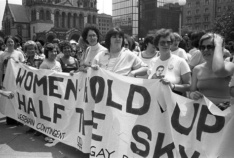 vintage everyday: Photos from the '70s Gay Rights Protests Photos From The 70s, Vintage Pride, Queer History, Stonewall Inn, Stonewall Riots, Gay History, Lgbt History, Gay Pride Parade, Gay Rights