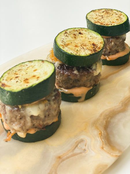 This versatile dish will make everyone in your house happy. If you're vegan or vegetarian, you can use Impossible Meat (like I did) and if you're not you can use any ground meat of your choice. I made these sliders a few nights ago for dinner and they were a total hit. Try them out! INGREDIENTS 2 large zucchini, cut in Hamburger Bowls, Impossible Meat, Noom Recipes, Mango Guacamole, Zucchini Burger, Large Zucchini, Keto Lunches, Drainage Massage, Vegan Lentil Soup