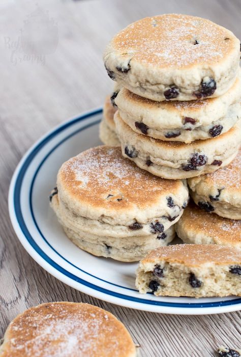 Welsh Cakes - Baking with Granny Welsh Cakes Recipe, Sultana Cake, Welsh Cakes, Welsh Recipes, Peppermint Cream, Scottish Recipes, Cake Printing, Fruit Slice, Round Cakes