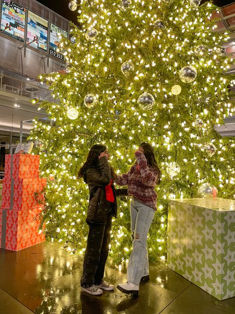 Indian Christmas Aesthetic, Posing With Christmas Tree, Urban Christmas Photoshoot, Poses With Christmas Tree, Poses For Christmas Pictures, Winter Brown Aesthetic, Christmas Tree Poses Instagram, Fits Rainy Day, Christmas Photoshoot Ideas Friends