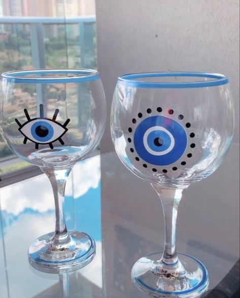 Cups Painting, Painting Glass Jars, Bling Gifts, Trendy Water Bottles, Evil Eye Art, Turkish Eye, Painted Glasses, Hand Painted Pottery, Mini Table