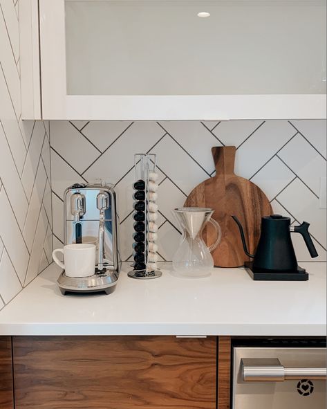 Nespresso Creatista Pro, Nespresso Machine Station, Nespresso Creatista, Nespresso Station, Nespresso Machine Aesthetic, Nespresso Machine, Coffee Nook, Coffee Station, Dream Apartment