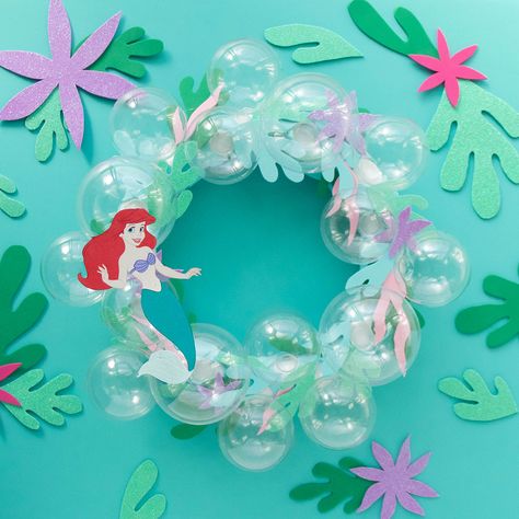 Mermaid Wreath, Disney Wreath, Deco Disney, Disney Diy Crafts, Disney Christmas Decorations, Mermaid Crafts, Mermaid Christmas, Disney Merch, Crafts For Teens To Make