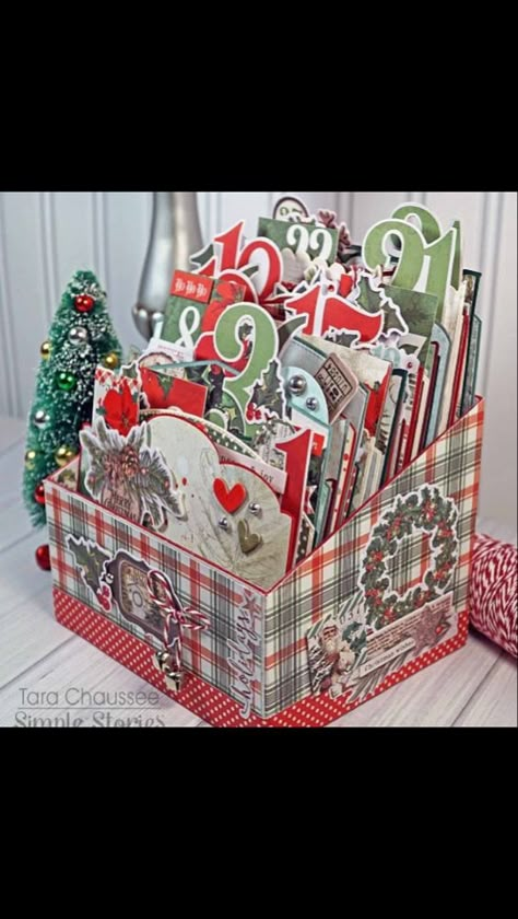 December Daily Ideas Inspiration, Memory Dex Cards, Christmas Mini Albums, December Daily Ideas, Daily Ideas, Christmas Journal, Christmas December, Christmas Albums, Christmas Paper Crafts