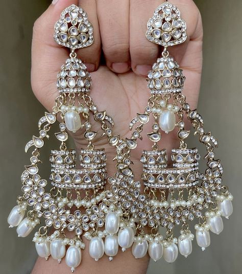 Capsule Wardrobe Jewelry, Stylish Jewelry Accessories, Wedding Jewelry Sets Bridal Jewellery, Bridal Jewellery Inspiration, Indian Wedding Jewelry Sets, Stained Glass Earrings, Bridal Jewels, Pretty Jewelry Necklaces, Fancy Jewellery Designs