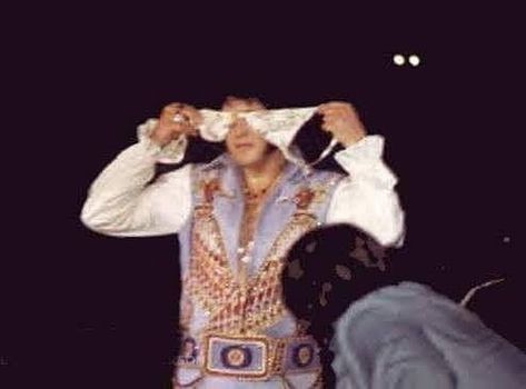 The King on Instagram: “😂 Elvis messing around with a bra that was thrown on stage at one of his shows (📸 1976)” Elvis Jumpsuits, Silly Goofy, Sense Of Humor, Elvis Presley, The Man, Acting, Bra