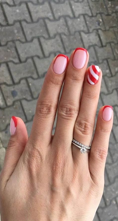 Christmas Nails Candy Cane French Tip, Christmas Nails Short Diy, Short Red Christmas Nails Simple, Christmas Manicures For Short Nails, Christmas Nail Design For Short Nails, Biab Nail Art Christmas, Short Holiday Nail Designs, Candy Cane Short Nails, Christmas Nails Not Red