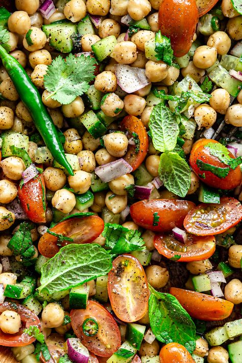 Chickpea Salad Indian Style, Indian Style Salad, Chickpea Rice Salad, Indian Salad Ideas, Indian Inspired Salad, Indian Chickpea Salad, Chickpea Indian Recipe, Indian Chickpea Recipes, Chic Pea Salad