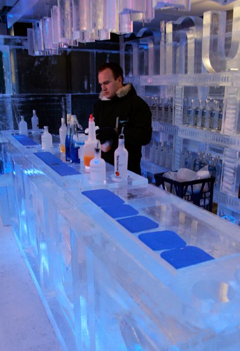 Minus 5 Ice Bar...went there when we went to Vegas. It is so awesome definitely going back! Gambling Art, Vegas Girls Trip, Vegas Clubs, Ice Bar, Vegas Fun, Holiday Party Themes, Ice Hotel, Ice Bars, Snow Sculptures