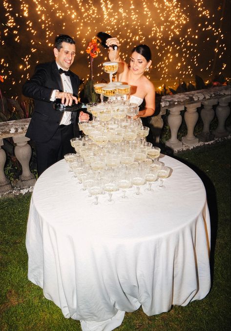 Champagne Tower Wedding, Wedding Fireworks, Champagne Tower, Fancy Wedding, Italian Wedding, Fairytale Wedding, Wedding Photo, Fireworks, Wedding Cakes