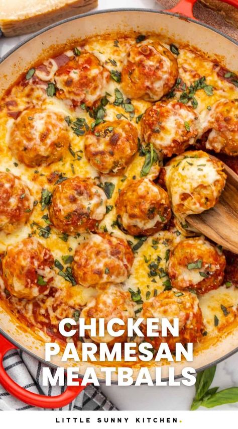 Chicken Parmesan Meatballs are easy to make with ground chicken, simmered in a flavorful tomato sauce and topped with melty mozzarella cheese. Chicken Meatball Parmesan Bake, Ground Chicken Mozzarella Recipes, Optavia Chicken Meatballs, Italian Chicken Meatballs Pioneer Woman, Healthy Family Friendly Recipes, Chicken Recept Healthy, Chicken Parm Meatball Skillet, Easy Dinner Ground Chicken, Ground Chicken Instapot Recipes