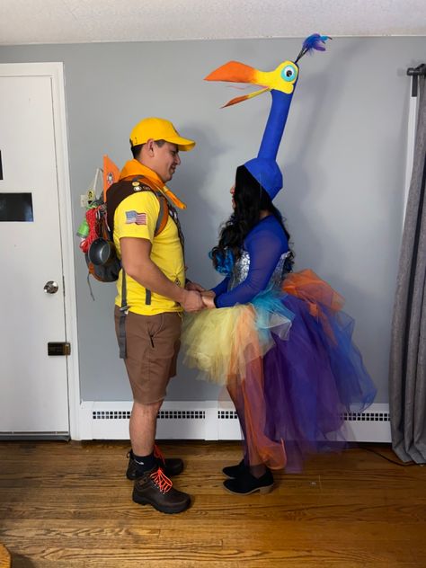 Up Pixar movie 🎈 Being It On Movie, Pixar Movie Costumes, Bird From Up Costume, Up Characters Pixar Costumes, Disney Pixar Halloween Costumes, Pixar Costume Ideas, Up Movie Halloween Costume, Disney Pixar Costumes, Group Costume Ideas Funny