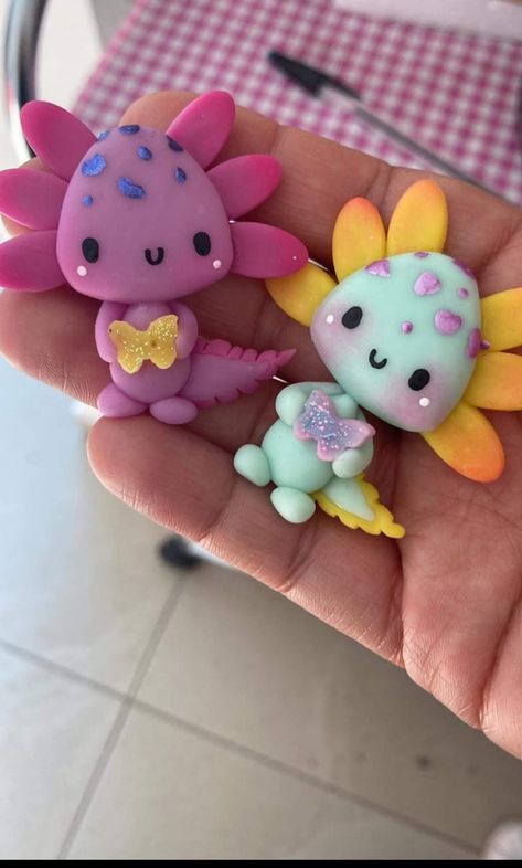 Clay Axolotl Tutorial, Axolotl Cake, Clay Fairy House, Polymer Clay Kawaii, Clay Fairies, Clay Crafts Air Dry, Dino Party, Clay Food, Cute Clay