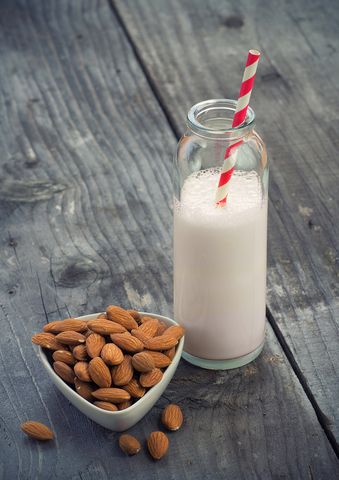 8 Brilliant Homemade Almond Milk Hacks | You can do way more than just drink it (though that's pretty amazing too). Almond Milk Recipes Homemade, Milk Photography, Homemade Nut Milk, Make Almond Milk, Dairy Free Baking, Almond Milk Recipes, Homemade Almond Milk, Cocoa Coffee, Dairy Free Diet