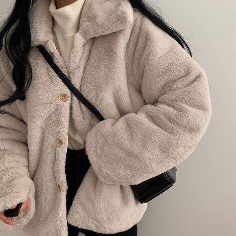 Winter Clothes Korean Style, Plush Outfit, Plush Clothes, Korean Coat, Korean Jacket, Korean Style Winter, Korean Winter Outfits, Lamb Plush, Simple Tops