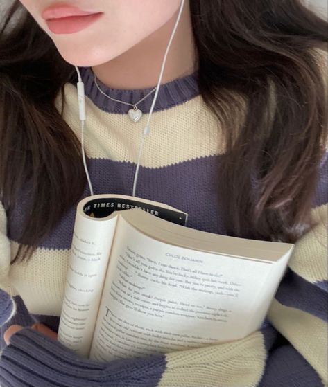 You Are My Moon, Purple Guy, Foto Ideas Instagram, Autumn Aesthetic, Book Girl, I Love Books, Ravenclaw, Study Motivation, Book Aesthetic