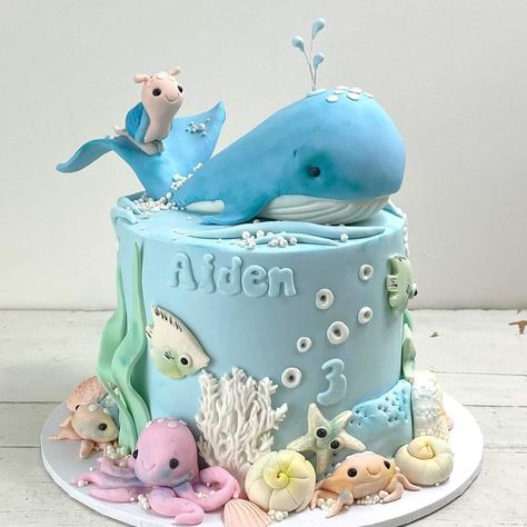 Ocean Themed Cakes, Sea Animals Cake, Underwater Cake, Whale Birthday Cake, Ocean Birthday Cakes, Whale Birthday Parties, Whale Cakes, Whale Birthday, Sea Cake