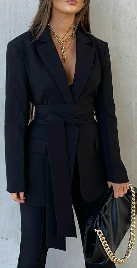 Black Classy Suit Women, Black Suits For Women Classy, Pinstripe Suit Women, Fashion Style 2023, Stylish Business Outfits, Fits 2023, Grad Outfits, Winter Mode Outfits, Lawyer Outfit