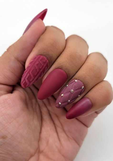 Cranberry Nails, Pretty Fingers, Mauve Nails, Foot Design, Plaid Nails, Sweater Nails, Nail Sets, Nail Idea, Winter Nail Art