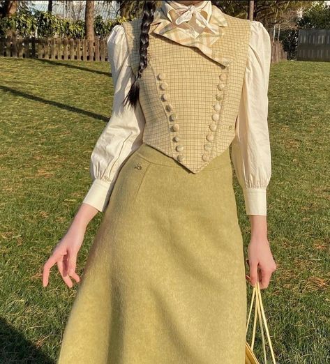 1890s Fashion Women, Brown Shoes Women, 1890s Dress, English Outfit, 1890s Fashion, Old Fashion Dresses, 19th Century Fashion, Brown Shoes, Green Gables