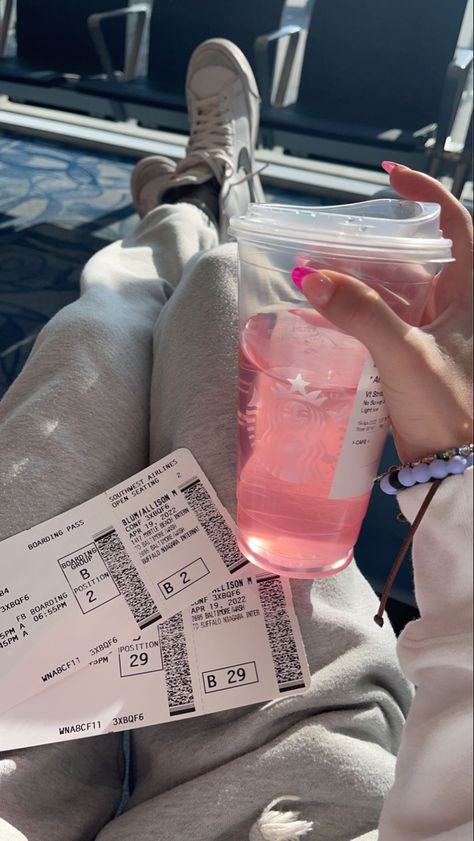 Starbucks , trendy nails , Nike blazers , airport , travel Airports Pics Ideas, Picture Poses Travel, Starbucks Airport Aesthetic, Plane Airport Aesthetic, Airport Inspo Photos, Airport Pics Instagram, Aeroport Photo Ideas, Photos At Airport, Plane Photos Aesthetic