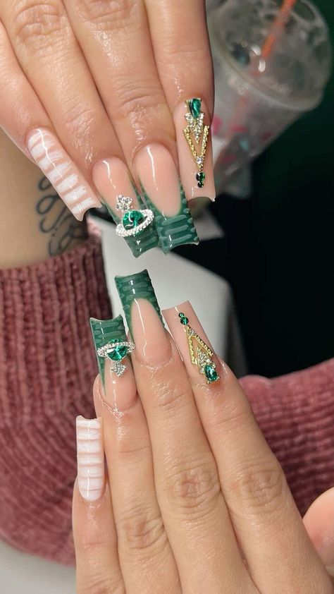 Acrylic Nails With Planet Charm, Green Unique Nails, Charms Nails Acrylic, Planet Charm Nails Acrylic, Green Croc Print Nails, Planet Nail Charms On Nails, Green Nails With Charms, Nails With Planet Charm, Green Croc Nails