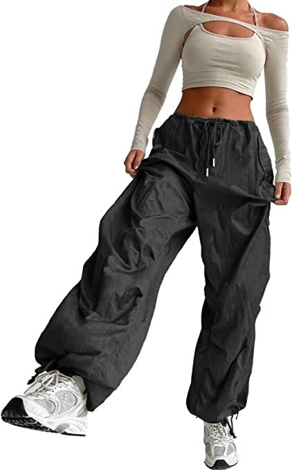 Parachute Pants Outfit, Y2k Street Style, Celana Kargo, Baddie Outfit, Cargo Pants Outfit, Baggy Clothes, Cute Pants, Baggy Pants, Swaggy Outfits