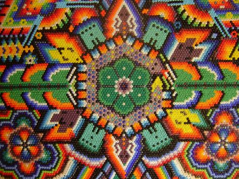 Huichol Beading, Arte Haida, Huichol Pattern, Yarn Painting, Mexican Blanket, Huichol Art, Beautiful Beadwork, Mexican Designs, Arte Popular