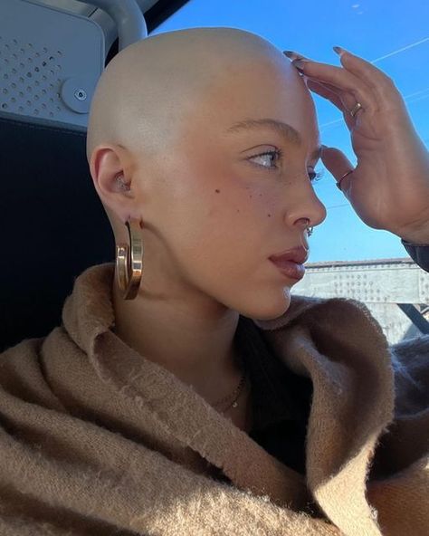 Bald Head Girl, Buzzcut Girl, Shaved Hair Women, Bald Head Women, Girls With Shaved Heads, Bald Look, Shaved Head Women, Buzzed Hair, Nape Undercut