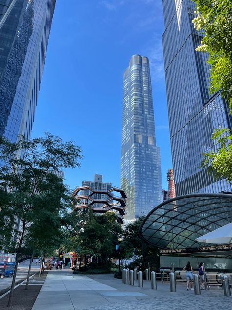 #vessel #hudsonyards #hudson #yards #metro #cityview #nyc #newyorkcity #sunnydayvibes #buildings #summer #usa #buildings #travelphotography #usatravel #aesthetic #new Hudson Yards Nyc, City Skyline Art, New York City Photos, Urban Landscape Design, Big Building, City Slickers, I Love Nyc, New York Travel Guide, Hudson Yards