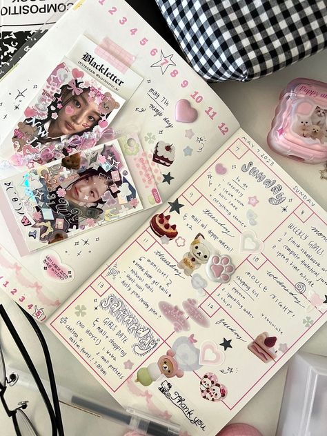 Journal Polaroid Ideas, Kpop Deco Journal, Journal Ideas Polaroid, Polaroid Journal Ideas, Pretty Journals Aesthetic Ideas, Kpop Diary Ideas, Polco Journal, Aesthetic Journal Page Ideas, Aesthetic Kpop Journal