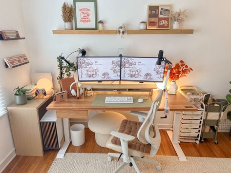 Desk Gaming Aesthetic, Dream Office Cozy, Cozy Minimalist Gaming Setup, 2 Screens Desk Setup, Youtube Desk Setup, Wfh Office Setup, Cozy Gaming Room Setup, Cozy Gamer Setup, Computer Desk Setup Aesthetic