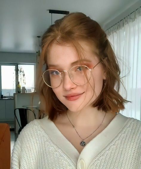 Katya Sitak, Red Hair And Glasses, Short Hair Glasses, Pelo Cafe, Ginger Girls, Cute Glasses, Wearing Glasses, Ginger Hair, Aesthetic Hair