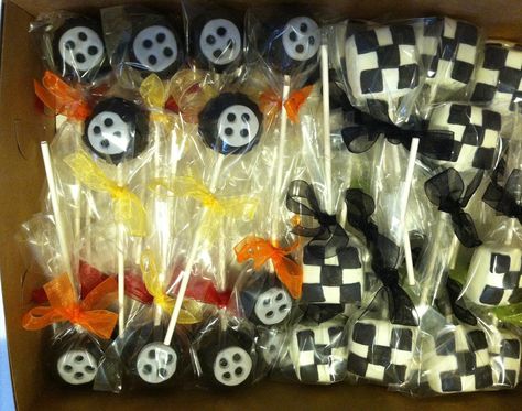 Car Tire and checkered flag cake pops Dirt Bike Cake Pops, Checkered Cake Pops, Checkered Flag Cake, Race Cars Cake, Tyre Cake, Cars Cake Pops, Dirt Bike Cake, Racing Wedding, Cake Pops Birthday