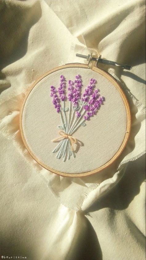 Embroidery Aesthetic Designs, Embroidery Designs Flowers Simple, Aesthetic Flower Embroidery, Embroidery Design Aesthetic, Cute Embroidery Ideas Simple Flowers, Simple Aesthetic Embroidery Designs, Embroidery Patterns Aesthetic, Embroidery Aesthetic Ideas, Simple Embroidery Projects