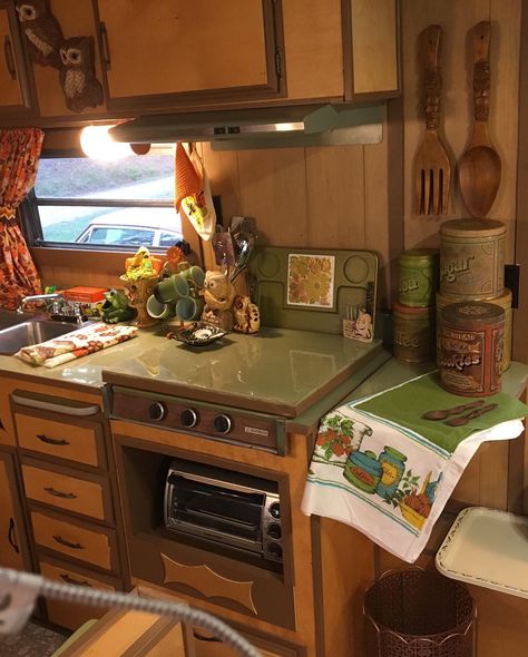 Original sink. Range too repurposed from another trailer. Miniature Diaroma, 70s Trailer, Trailer Aesthetic, Living Simple Life, Vintage Camper Interior, Western Kitchen, 1970s Decor, Trailer Interior, Trailer Living