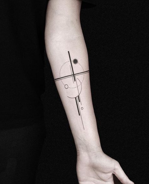 o k a n u c k u n (@okanuckun) • Fotos e vídeos do Instagram Abstract Tattoo Designs Minimalist, Geometric Tattoo Wrist, Geometric Line Tattoo, Abstract Tattoo Designs, Forearm Band Tattoos, Mommy Tattoos, Shape Tattoo, Wrist Tattoos For Guys, Leo Tattoos