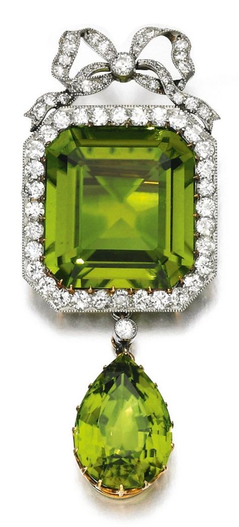 An antique peridot and diamond brooch, late 19th century. Designed as a step-cut peridot framed by circular-cut diamonds, beneath a bow motif, suspending a pear-shaped peridot. #antique #brooch Buy Pearls, Peridot Jewelry, Antique Brooches, Diamond Brooch, Inspiration Wedding, Fine Jewels, Vintage Jewels, Van Cleef, Vintage Jewellery