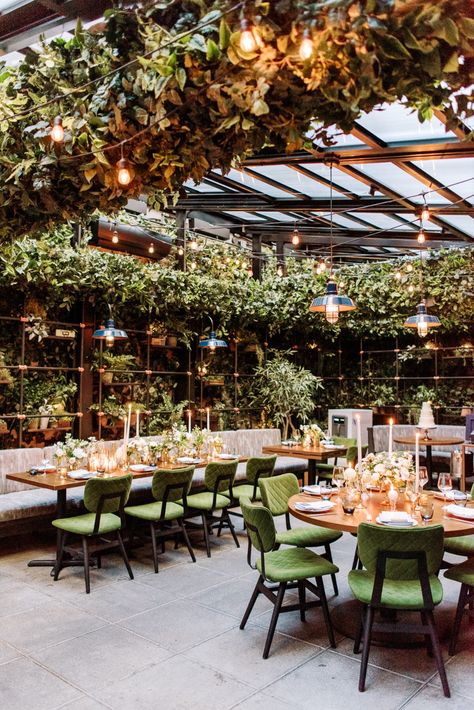 Event Restaurant Ideas, Wedding Dinner At Restaurant, Nyc Chic Wedding, Wedding At A Restaurant, Wedding At A Bar, Wedding At Restaurant, Intimate Wedding Party, Restaurant Wedding Ideas, Micro Wedding Restaurant