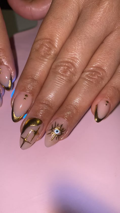 Gold And Evil Eye Nails, Evil Eye Chrome Nails, Chrome Evil Eye Nails, Egypt Inspired Nails, Dune Inspired Nails, Gold Evil Eye Nails, Egypt Nails Design, Dune Nails, Gold Chrome Nail Art