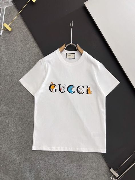 Gucci T Shirt Mens, Gucci T Shirt, Men Fashion Casual Shirts, T Shirt Men, Mens Fashion Casual, Shirt Men, Men Fashion, Fashion Casual, Palace