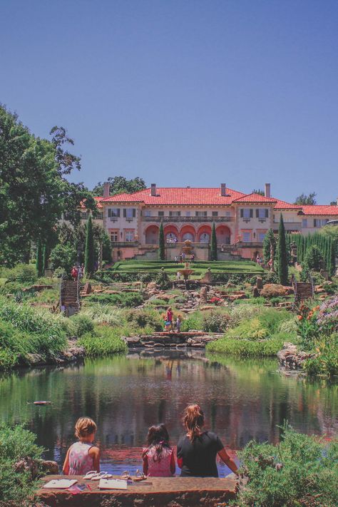 A 72-room house with twenty-plus acres of manicured lawns and grounds (our electricity and water bills look so small in retrospect and for that, I am eternally grateful), Philbrook is extravagant. Inside the property, you’ll find walls dressed in paintings and frames. #Travel | #Tulsa | #Oklahoma | #Gardens | #Lake | #Mansion | #DreamHouse | #Fountain | #Sky Tulsa Oklahoma Aesthetic, Oklahoma Aesthetic, Lake Mansion, Things To Do In Tulsa, Oklahoma Living, Country Club Aesthetic, Micro Apartment, Goal Board, 21 Birthday