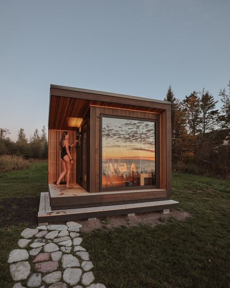 Steps from Lake Superior, this Model 5 outdoor sauna has found its home. 🌊🌲 Nestled into an expansive and beautiful short-term rental property, this space brings the guest experience to the next level for those who stay at Glistening Shores just outside of Two Harbors, MN. Features: - Wi-Fi-enabled electric @huumsauna stove makes it easy for guests to start up and use the sauna at their convenience - Stunning @arborwood.co thermally-modified exterior cladding will ensure the sauna looks be... Outdoor Sauna Small Backyard, Outdoor Sauna Design Ideas, Outdoor Shower And Sauna, Sauna In Backyard, Sauna In Woods, Backyard Sauna And Cold Plunge, Wood Sauna Outdoor, Outside Sauna Ideas, Sauna In Garden