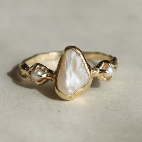 Pearl Vintage Ring, Engagement Rings With Pearls Accents, Jewelry Smithing, Pearl Wedding Ring, Bling Ring, Pearl Engagement Ring, Gold Girl, Jewelry Lookbook, Wedding Plans