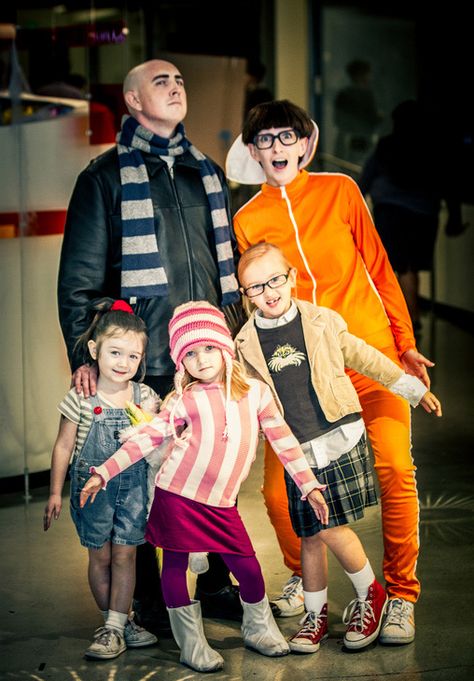 40 of the Best Family Costumes Ideas for Halloween — JaMonkey - Atlanta Mom Blogger | Parenting & Lifestyle Despicable Me Halloween Costume, Despicable Me Halloween, Despicable Me Costume, Costume Closet, Costume Works, Holloween Costume, Hallowen Costume, Diy Kostüm, Homemade Costumes