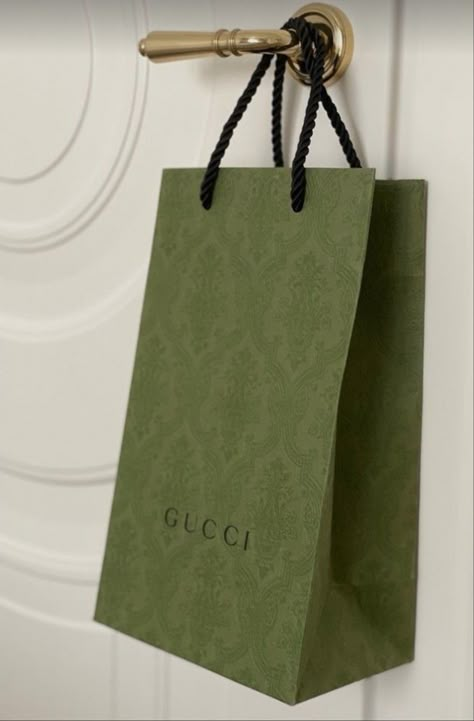 Green Gucci, Mint Aesthetic, Green Inspo, Mint Green Aesthetic, Green Vibes, Green Photo, Gold Aesthetic, Aesthetic Green, Green Theme