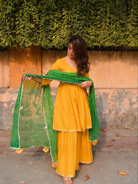 Pose In Kurti, Frock Plazo, Frock Suit With Plazo, Mayon Dress, Kurti And Plazo, Yellow Frock, Mayon Dresses, Simple Suits, Frock Suit